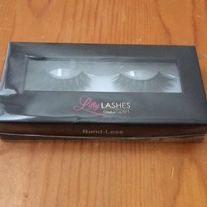 Lilly Lashes in Delara